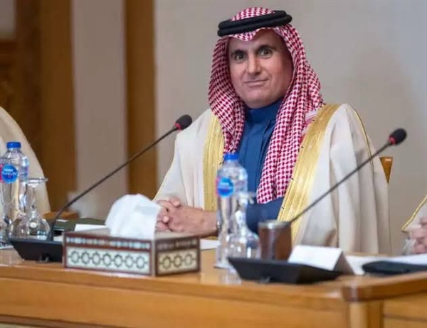 L'ambassadeur permanent du Royaume d'Arabie Saoudite auprès de la Ligue des États arabes a présenté ses condoléances au Cheikh d'Al-Azhar à la suite du décès de sa sœur.