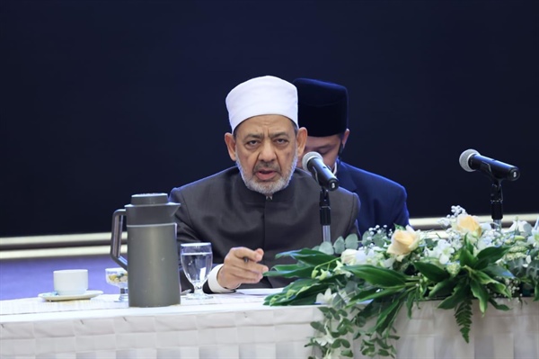 رئيس الوزراء الماليزي يحاوِر شيخ الأزهر حول وسطيَّة الإسلام بحضور علماء ماليزيا وشبابها