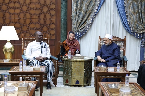 شيخ الأزهر يستقبل وزير الأمن البوركيني ويناقشان سبل تعزيز دعم الأزهر العلمي والدعوي للشعب البوركيني.jpeg