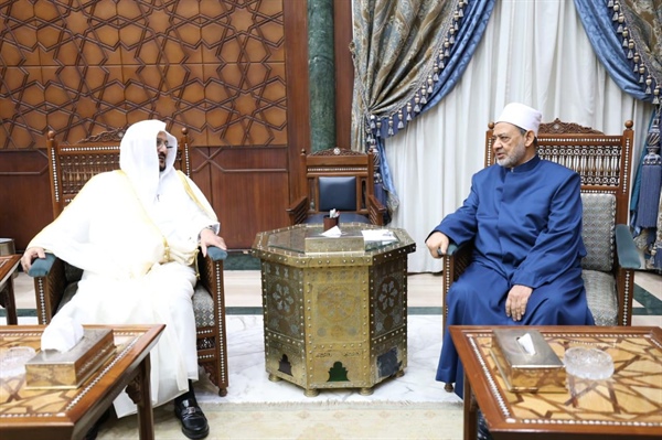 شيخ الأزهر يستقبل وزير الشؤون الإسلامية والدعوة والإرشاد بالمملكة العربية السعودية .jpeg