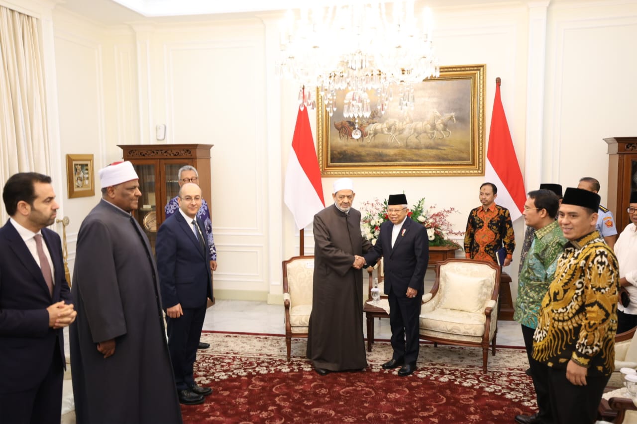 شيخ الأزهر يلتقي نائب رئيس إندونيسيا ويناقشان سبل مواجهة تصاعد ظاهرة الإسلاموفوبيا