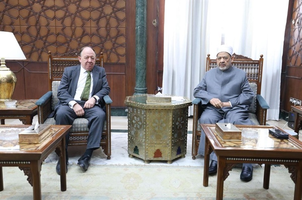 شيخ الأزهر: نحيي الشعب الأرجنتيني على موقفه الإنساني تجاه غزة ونتمنى من الدول والأنظمة السياسية تحمل مسئوليتها في رفض أشكال العدوان كافة حول العالم