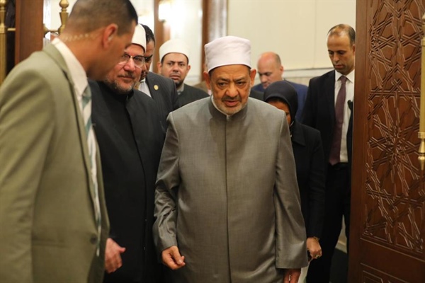 شيخ الأزهر يتفقد مسجد السيدة نفيسة بعد الانتهاء من أعمال التجديدات .jpeg
