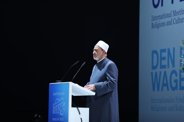 شيخ الأزهر يحكي عن تجربته الشخصيَّة في حياته التي أَوْشَكَتْ أن تُلامِسَ عَقدها الثامن .jpeg