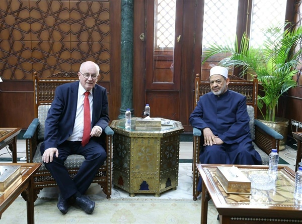 شيخ الأزهر يستقبل البروفيسور فولكر كاودر.jpeg