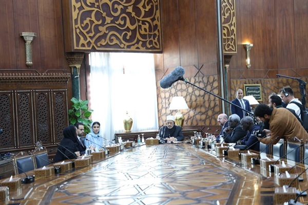 شيخ الأزهر يستقبل أعضاء لجنة تحكيم جائزة زايد للأخوَّة الإنسانية 2026م.jpeg