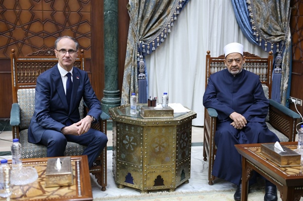 شيخ الأزهر يستقبل رئيس الوزراء الصربي لبحث سُبُل تعزيز التعاون العلمي والدعوي لمسلمي صربيا .jpeg