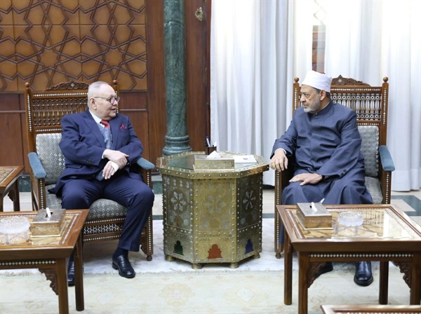 شيخ الأزهر يستقبل رئيس مجلس الدولة والوفد المرافق لسيادته بمشيخة الأزهر