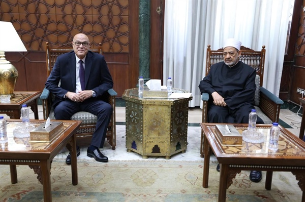 شيخ الأزهر يستقبل رئيس هيئة قضايا الدولة ويهنئه بمنصبه الجديد ويتمنى له التوفيق والسداد