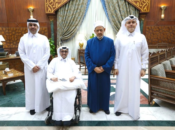 شيخ الأزهر يستقبل سفير قطر ويناقشان سُبُل تعزيز العلاقات العلميَّة والدعويَّة .jpeg
