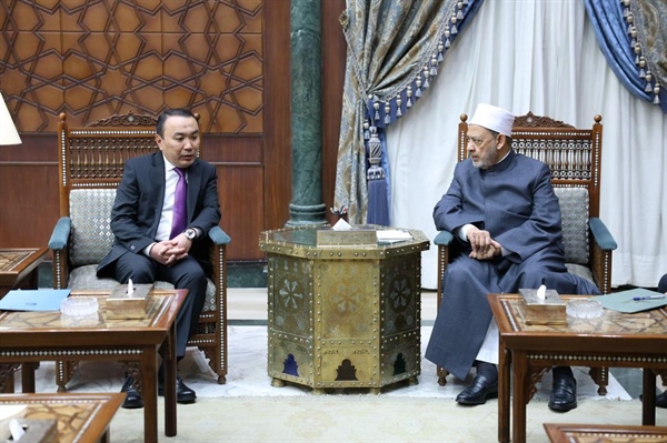 شيخ الأزهر يستقبل سفير كازاخستان لبحث تعزيز التعاون المشترك .jpeg