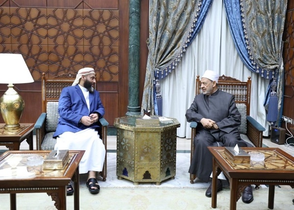شيخ الأزهر يستقبل وزير الأوقاف اليمني ويبحثان سبل تعزيز دعم الأزهر العلمي والدعوي لليمن .jpeg