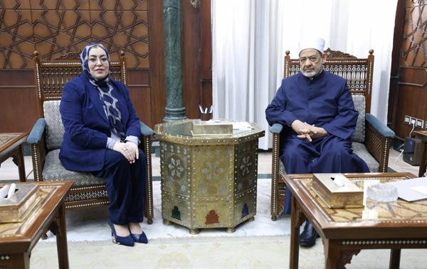 شيخ الأزهر يستقبل وزيرة شئون المرأة الليبية ويؤكد: الإسلام كرَّم المرأة وصان كرامتها وكفل لها حقوقها كاملة