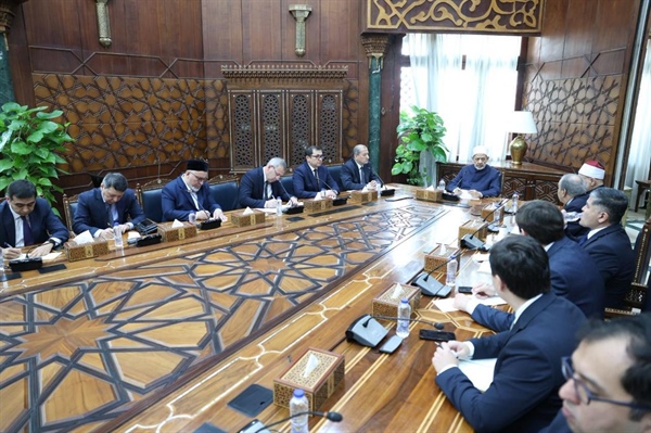 شيخ الأزهر يستقبل وفدًا أوزبكيًّا رفيع المستوى لبحث تعزيز التعاون العلمي والدعوي .jpeg