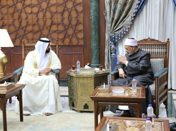 شيخ الأزهر يستقبل ولي عهد الفجيرة ويناقشان سبل الحفاظ على منظومة الأسرة وتمكين الشباب العربي .jpeg