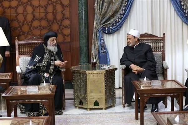 Le Cheikh d'Al-Azhar remercie le Pape Théodore II pour ses condoléances à la suite du décès de sa sœur.