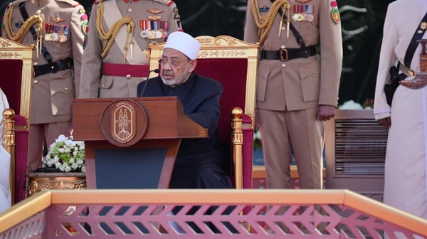 شيخ الأزهر يؤكد حاجة الغرب إلى حكمة الشرق وأديانه وعمق نظرته إلى حقائق الأشياء .jpeg